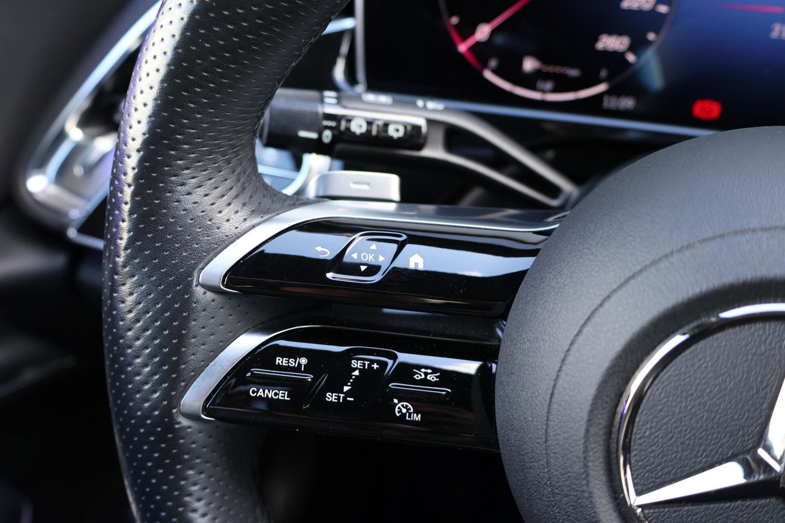 Mercedes-Benz E-Klasse Estate 300 e AMG Line / Panoramadak / Memory Stoelen / Hyperscreen / Keyless-Go / Burmester 3D Surround