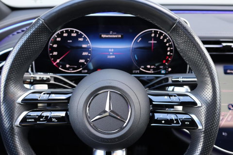Mercedes-Benz E-Klasse Estate 300 e AMG Line / Panoramadak / Memory Stoelen / Hyperscreen / Keyless-Go / Burmester 3D Surround