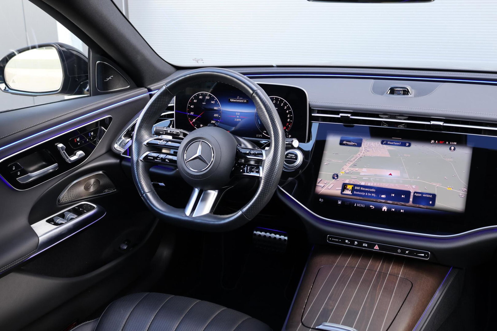 Mercedes-Benz E-Klasse Estate 300 e AMG Line / Panoramadak / Memory Stoelen / Hyperscreen / Keyless-Go / Burmester 3D Surround