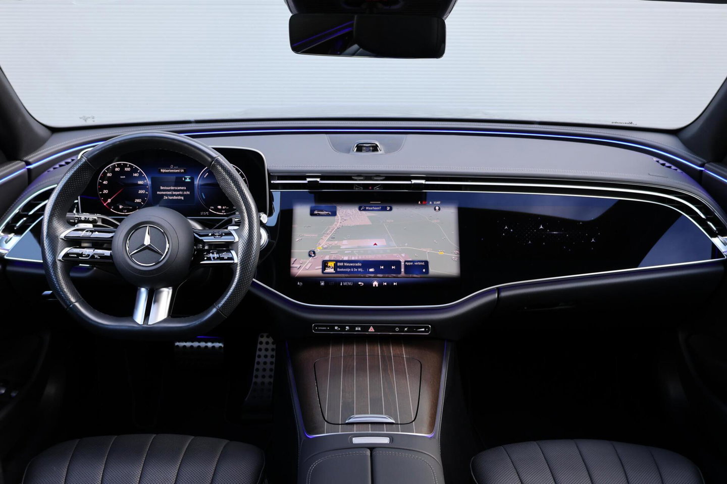 Mercedes-Benz E-Klasse Estate 300 e AMG Line / Panoramadak / Memory Stoelen / Hyperscreen / Keyless-Go / Burmester 3D Surround