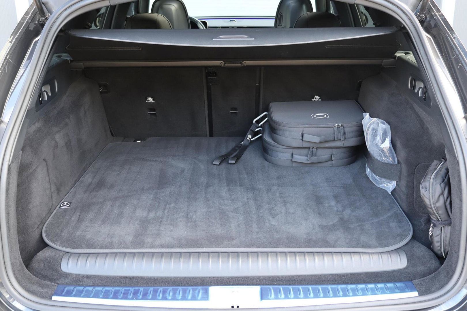 Mercedes-Benz E-Klasse Estate 300 e AMG Line / Panoramadak / Memory Stoelen / Hyperscreen / Keyless-Go / Burmester 3D Surround