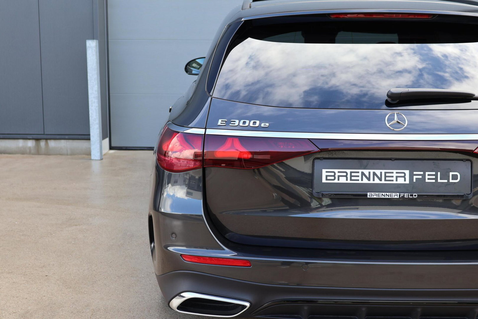Mercedes-Benz E-Klasse Estate 300 e AMG Line / Panoramadak / Memory Stoelen / Hyperscreen / Keyless-Go / Burmester 3D Surround