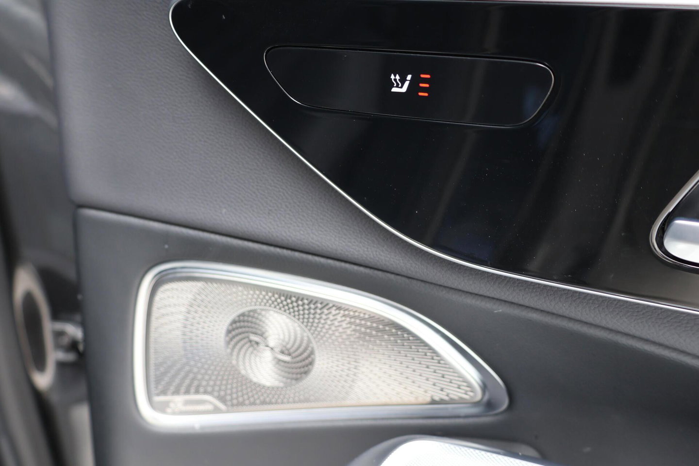 Mercedes-Benz E-Klasse Estate 300 e AMG Line / Panoramadak / Memory Stoelen / Hyperscreen / Keyless-Go / Burmester 3D Surround