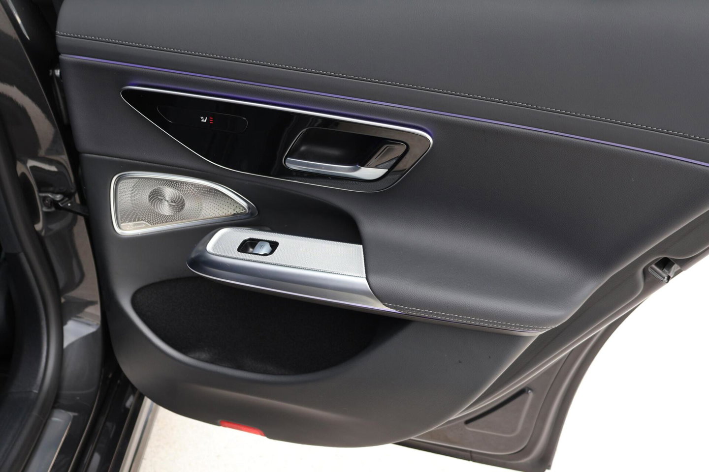 Mercedes-Benz E-Klasse Estate 300 e AMG Line / Panoramadak / Memory Stoelen / Hyperscreen / Keyless-Go / Burmester 3D Surround