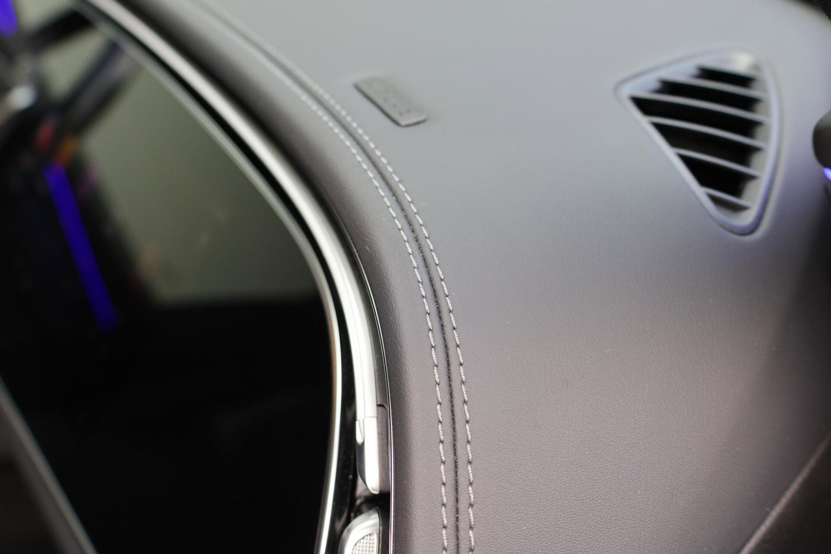 Mercedes-Benz E-Klasse Estate 300 e AMG Line / Panoramadak / Memory Stoelen / Hyperscreen / Keyless-Go / Burmester 3D Surround