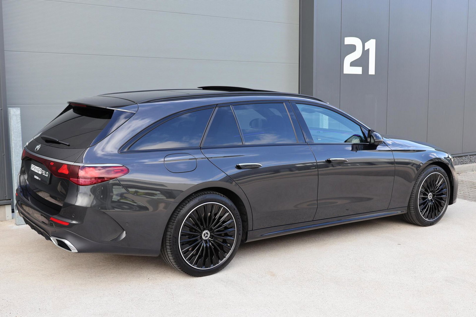 Mercedes-Benz E-Klasse Estate 300 e AMG Line / Panoramadak / Memory Stoelen / Hyperscreen / Keyless-Go / Burmester 3D Surround