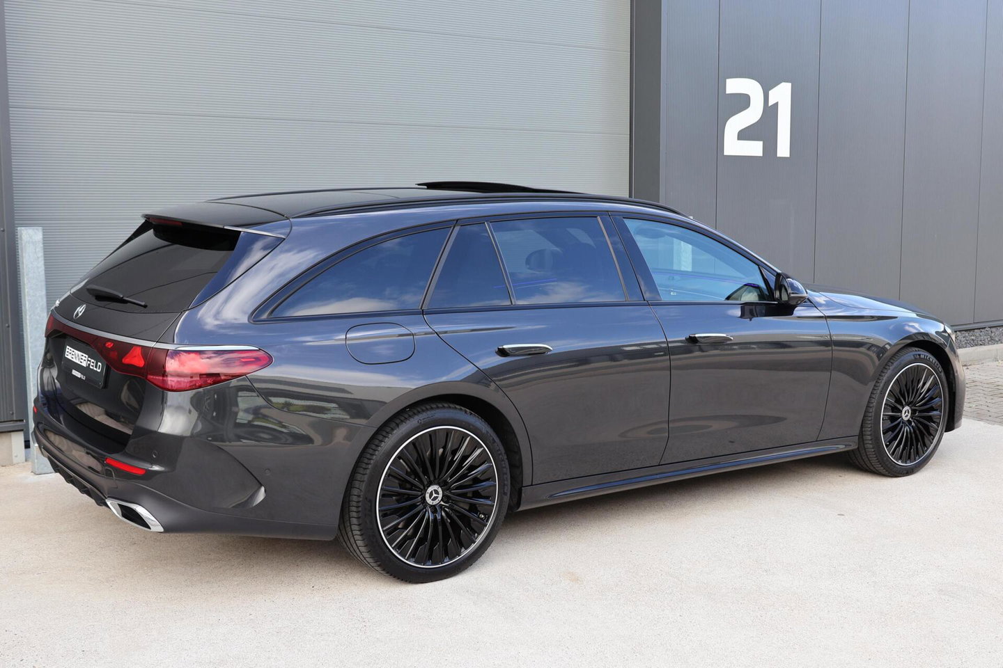 Mercedes-Benz E-Klasse Estate 300 e AMG Line / Panoramadak / Memory Stoelen / Hyperscreen / Keyless-Go / Burmester 3D Surround