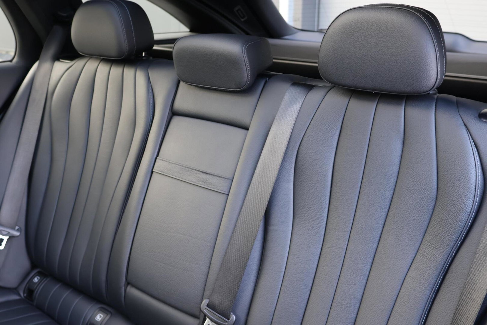 Mercedes-Benz E-Klasse Estate 300 e AMG Line / Panoramadak / Memory Stoelen / Hyperscreen / Keyless-Go / Burmester 3D Surround