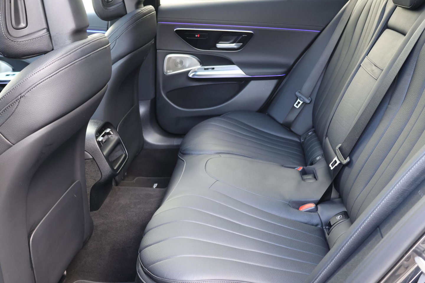 Mercedes-Benz E-Klasse Estate 300 e AMG Line / Panoramadak / Memory Stoelen / Hyperscreen / Keyless-Go / Burmester 3D Surround
