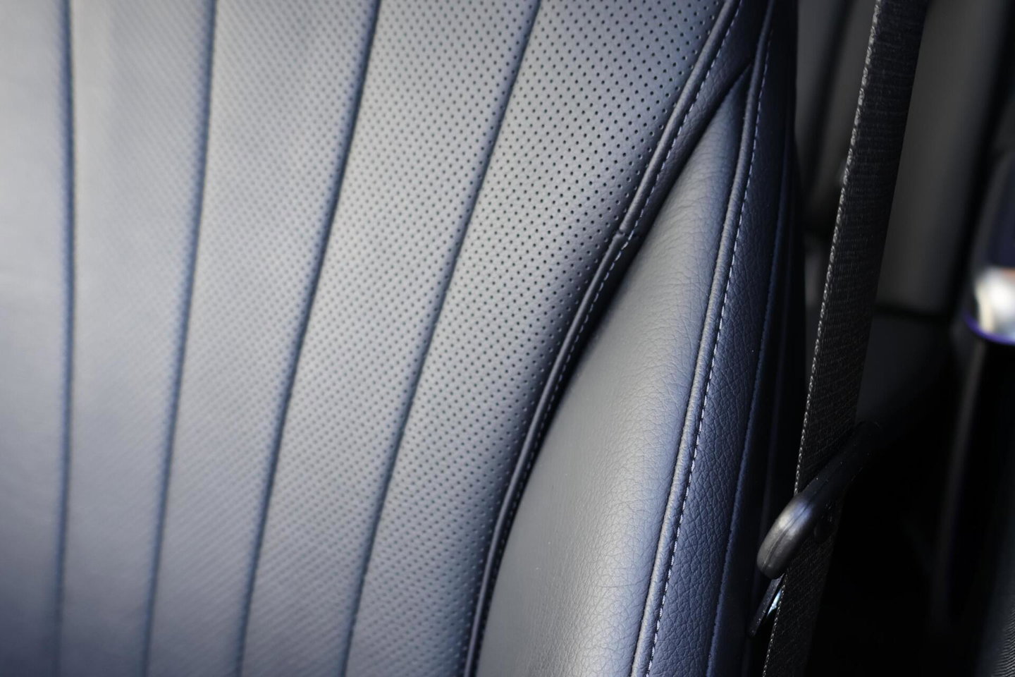 Mercedes-Benz E-Klasse Estate 300 e AMG Line / Panoramadak / Memory Stoelen / Hyperscreen / Keyless-Go / Burmester 3D Surround