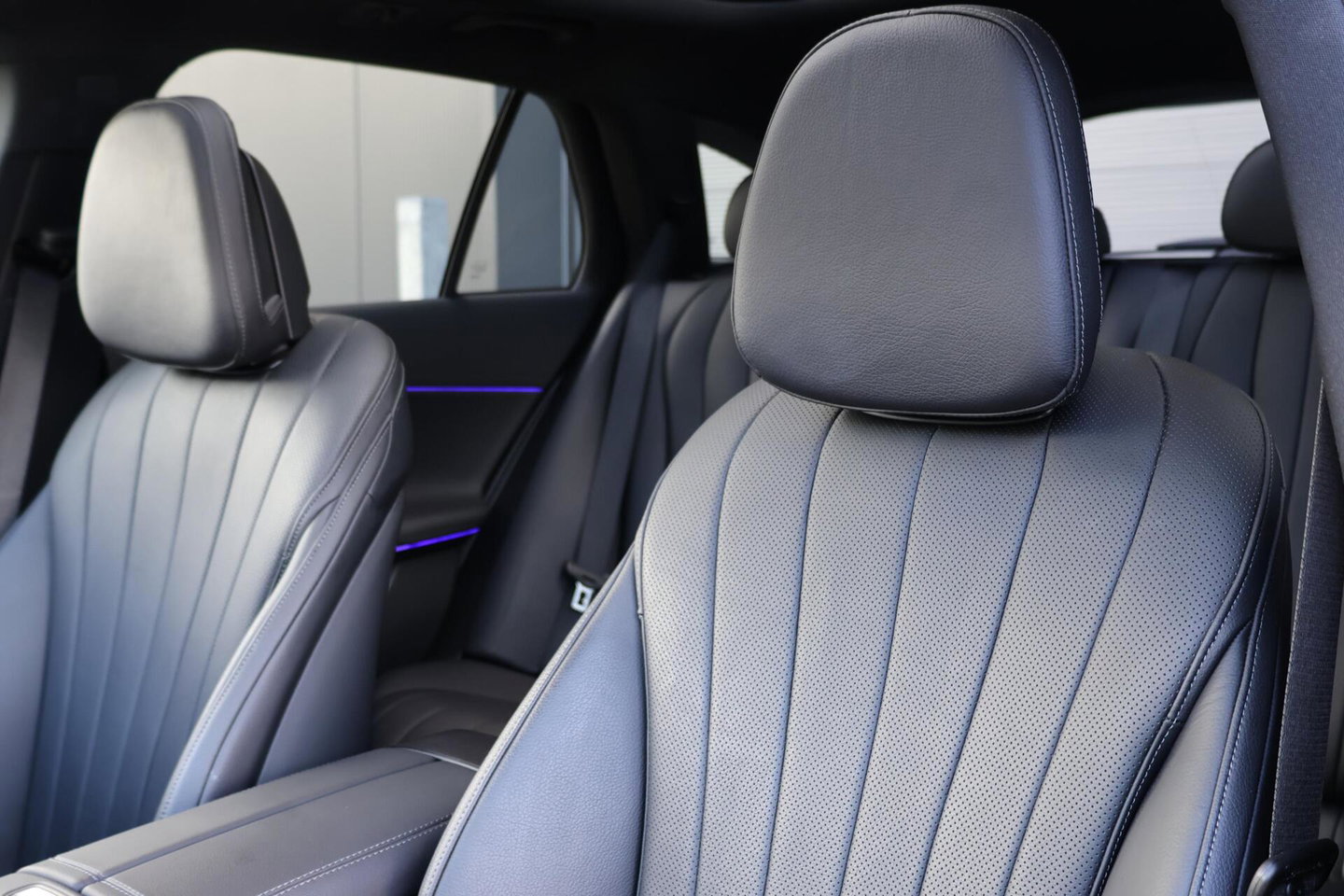 Mercedes-Benz E-Klasse Estate 300 e AMG Line / Panoramadak / Memory Stoelen / Hyperscreen / Keyless-Go / Burmester 3D Surround