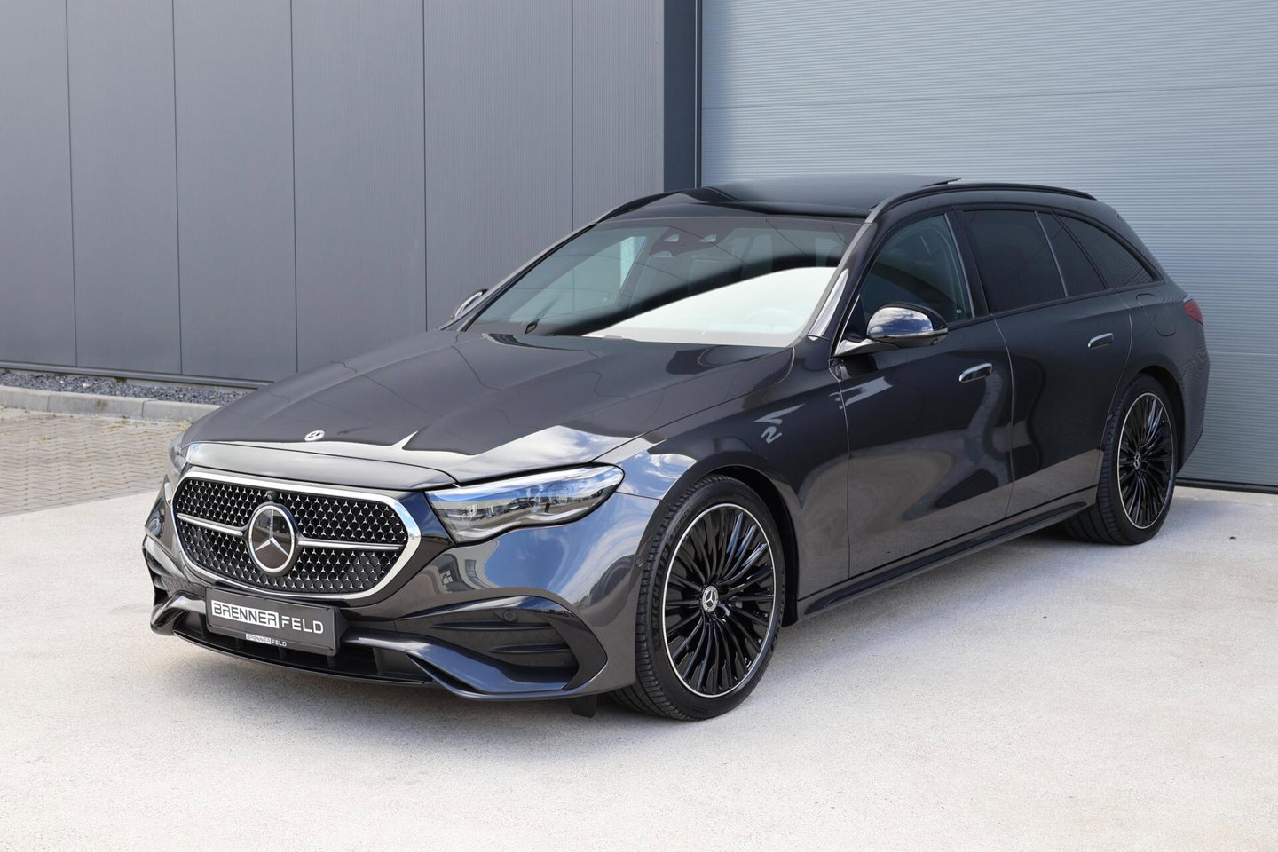 Mercedes-Benz E-Klasse Estate 300 e AMG Line / Panoramadak / Memory Stoelen / Hyperscreen / Keyless-Go / Burmester 3D Surround