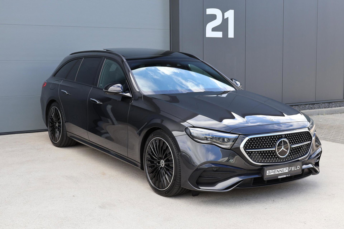 Mercedes-Benz E-Klasse Estate 300 e AMG Line / Panoramadak / Memory Stoelen / Hyperscreen / Keyless-Go / Burmester 3D Surround
