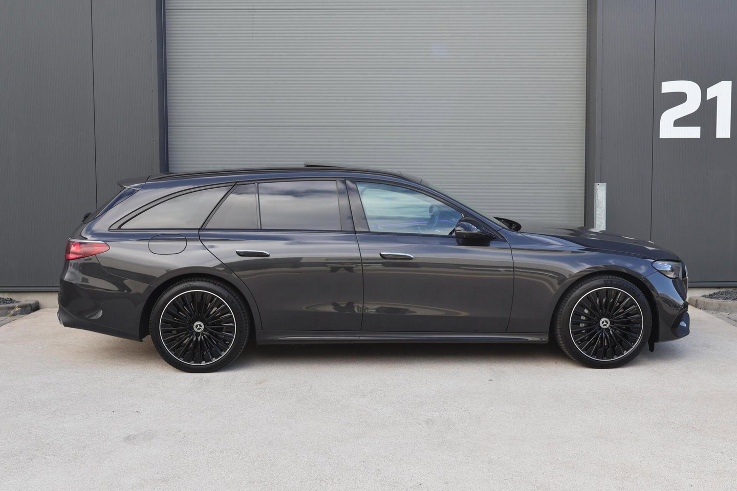 Mercedes-Benz E-Klasse Estate 300 e AMG Line / Panoramadak / Memory Stoelen / Hyperscreen / Keyless-Go / Burmester 3D Surround