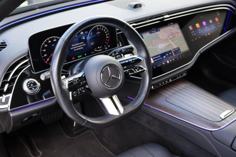 Mercedes-Benz E-Klasse Estate 300 e AMG Line / Panoramadak / Memory Stoelen / Hyperscreen / Keyless-Go / Burmester 3D Surround