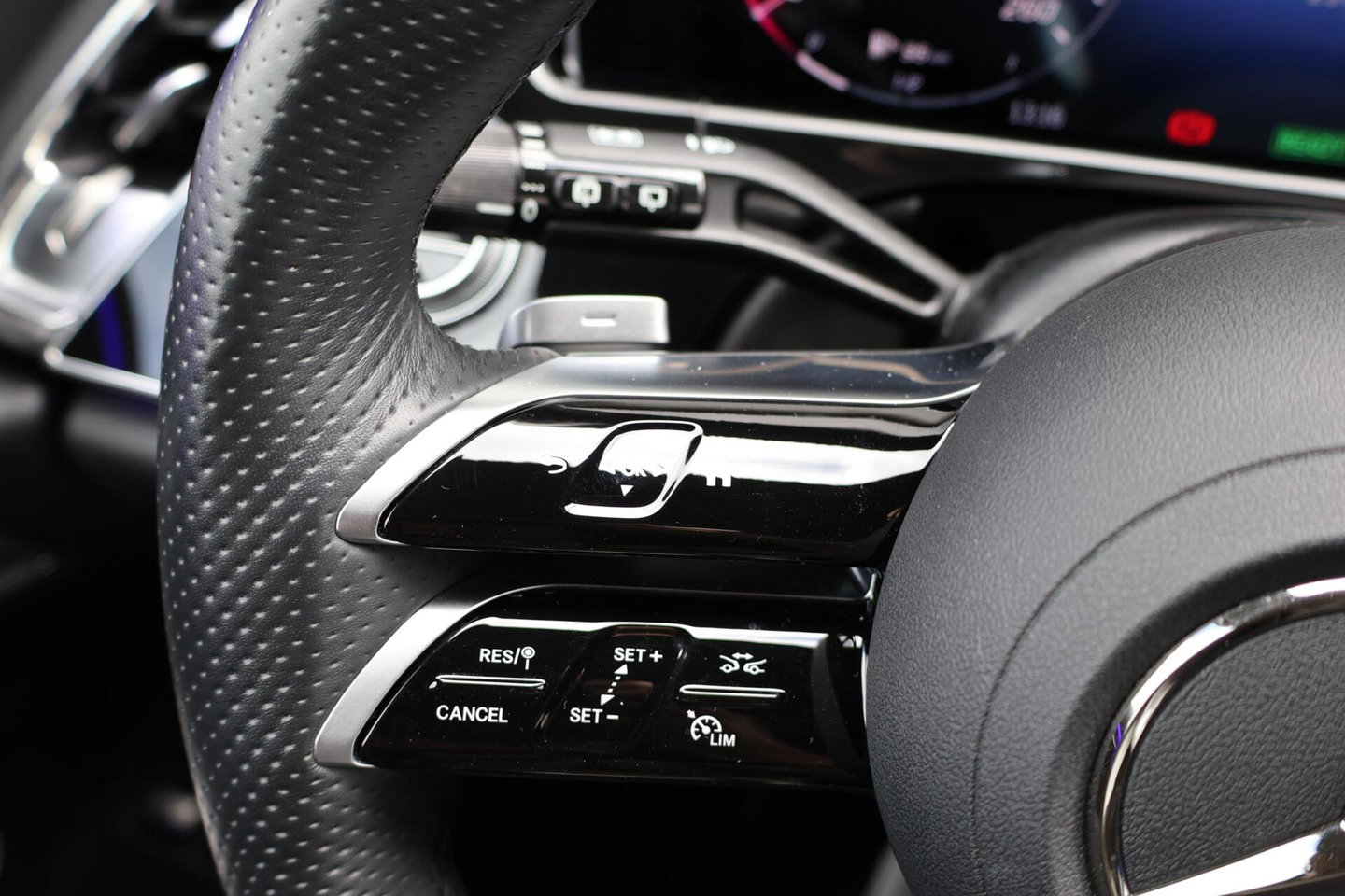 Mercedes-Benz E-Klasse Estate 300 e AMG Line / Panoramadak / Memory Stoelen / Hyperscreen / Keyless-Go / Burmester 3D Surround