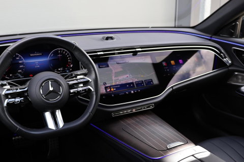 Mercedes-Benz E-Klasse Estate 300 e AMG Line / Panoramadak / Memory Stoelen / Hyperscreen / Keyless-Go / Burmester 3D Surround