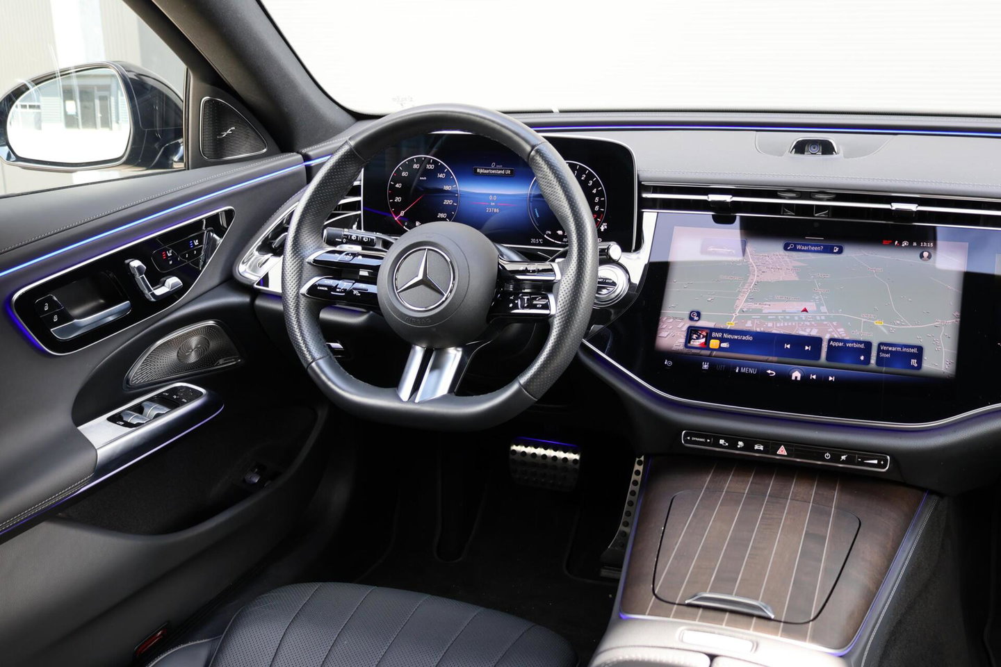 Mercedes-Benz E-Klasse Estate 300 e AMG Line / Panoramadak / Memory Stoelen / Hyperscreen / Keyless-Go / Burmester 3D Surround