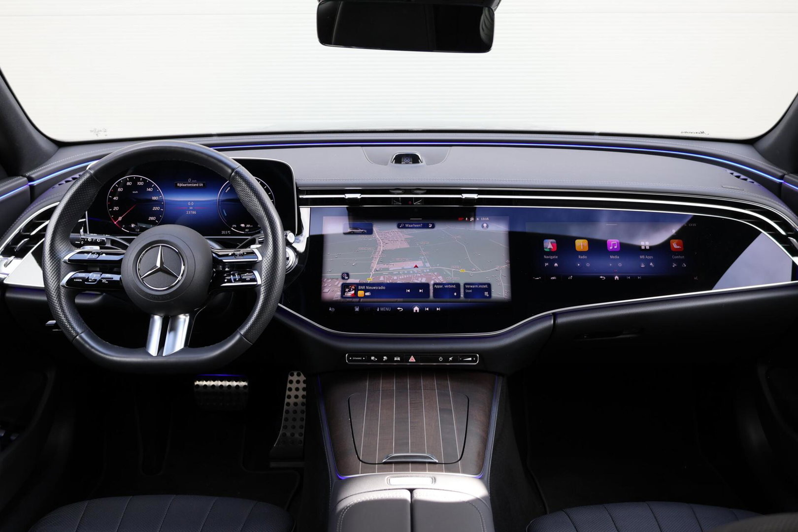 Mercedes-Benz E-Klasse Estate 300 e AMG Line / Panoramadak / Memory Stoelen / Hyperscreen / Keyless-Go / Burmester 3D Surround