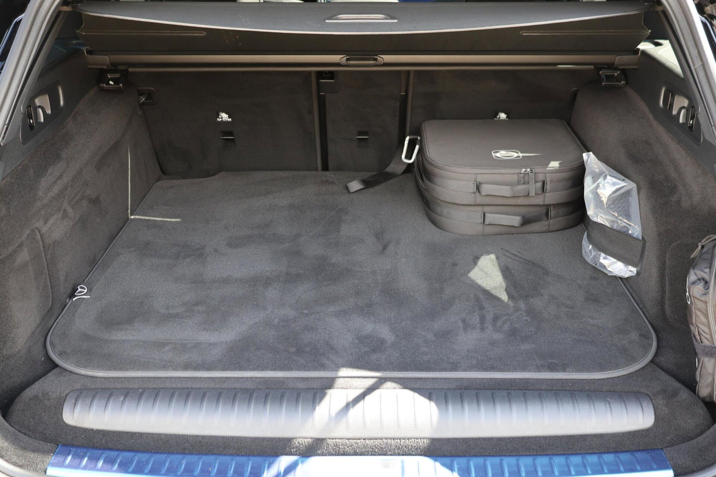 Mercedes-Benz E-Klasse Estate 300 e AMG Line / Panoramadak / Memory Stoelen / Hyperscreen / Keyless-Go / Burmester 3D Surround