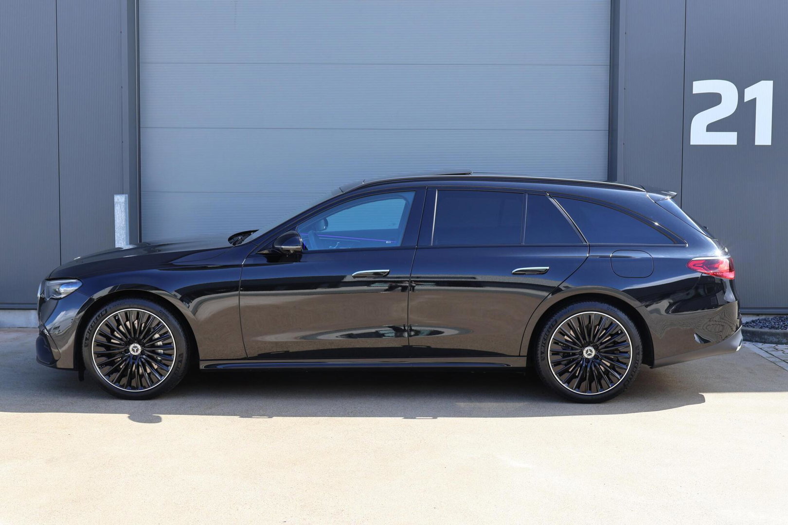 Mercedes-Benz E-Klasse Estate 300 e AMG Line / Panoramadak / Memory Stoelen / Hyperscreen / Keyless-Go / Burmester 3D Surround