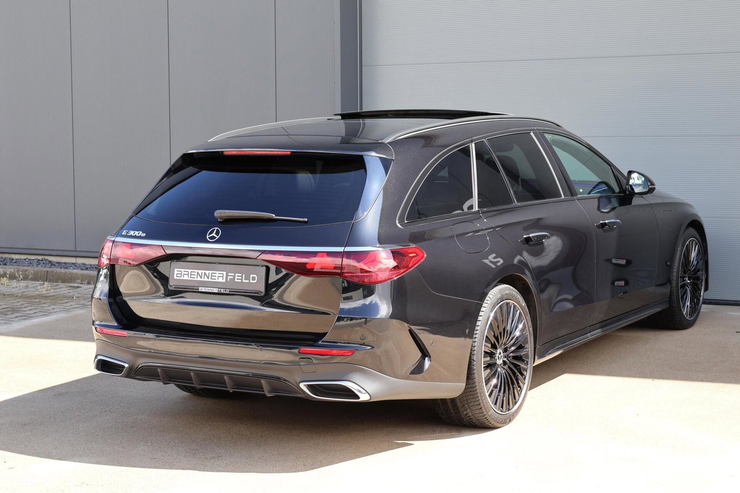 Mercedes-Benz E-Klasse Estate 300 e AMG Line / Panoramadak / Memory Stoelen / Hyperscreen / Keyless-Go / Burmester 3D Surround
