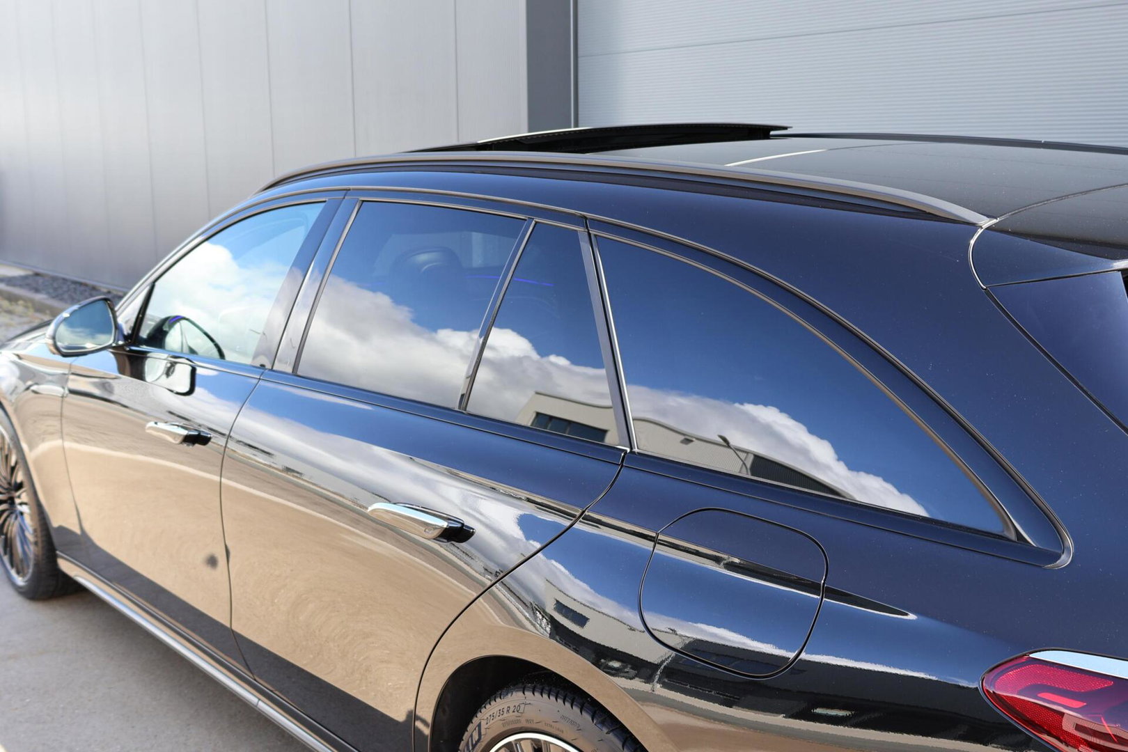 Mercedes-Benz E-Klasse Estate 300 e AMG Line / Panoramadak / Memory Stoelen / Hyperscreen / Keyless-Go / Burmester 3D Surround
