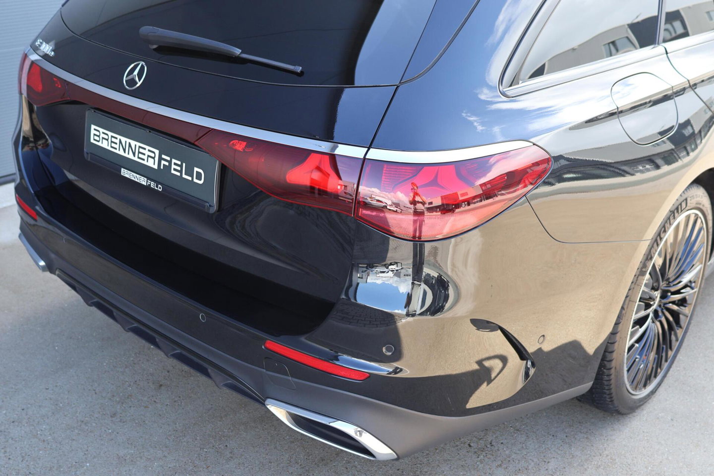 Mercedes-Benz E-Klasse Estate 300 e AMG Line / Panoramadak / Memory Stoelen / Hyperscreen / Keyless-Go / Burmester 3D Surround