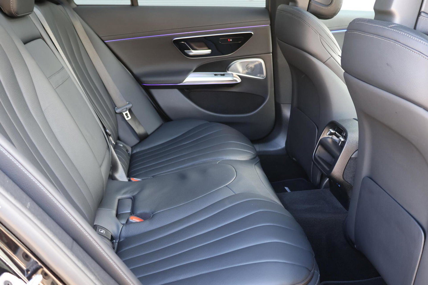 Mercedes-Benz E-Klasse Estate 300 e AMG Line / Panoramadak / Memory Stoelen / Hyperscreen / Keyless-Go / Burmester 3D Surround