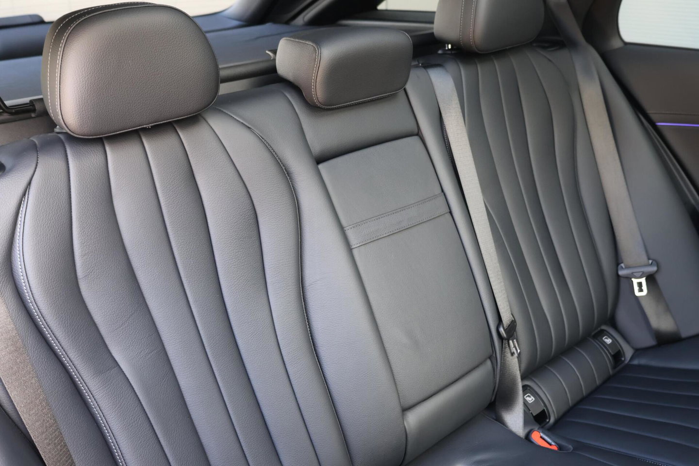 Mercedes-Benz E-Klasse Estate 300 e AMG Line / Panoramadak / Memory Stoelen / Hyperscreen / Keyless-Go / Burmester 3D Surround