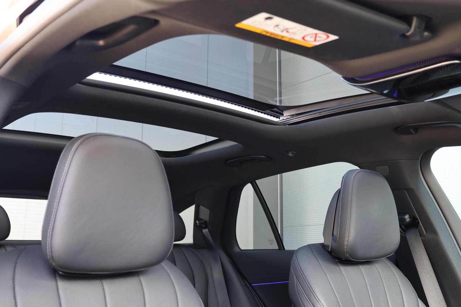 Mercedes-Benz E-Klasse Estate 300 e AMG Line / Panoramadak / Memory Stoelen / Hyperscreen / Keyless-Go / Burmester 3D Surround