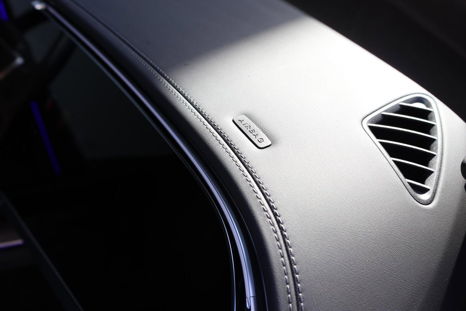 Mercedes-Benz E-Klasse Estate 300 e AMG Line / Panoramadak / Memory Stoelen / Hyperscreen / Keyless-Go / Burmester 3D Surround