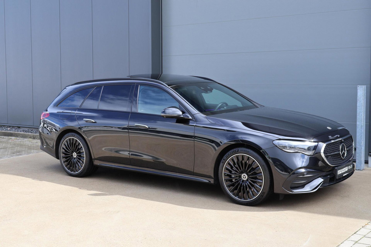 Mercedes-Benz E-Klasse Estate 300 e AMG Line / Panoramadak / Memory Stoelen / Hyperscreen / Keyless-Go / Burmester 3D Surround