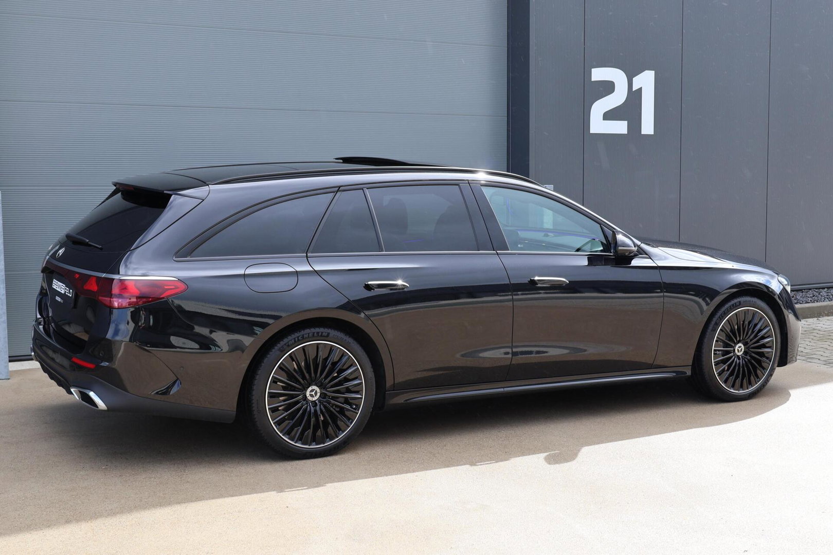 Mercedes-Benz E-Klasse Estate 300 e AMG Line / Panoramadak / Memory Stoelen / Hyperscreen / Keyless-Go / Burmester 3D Surround