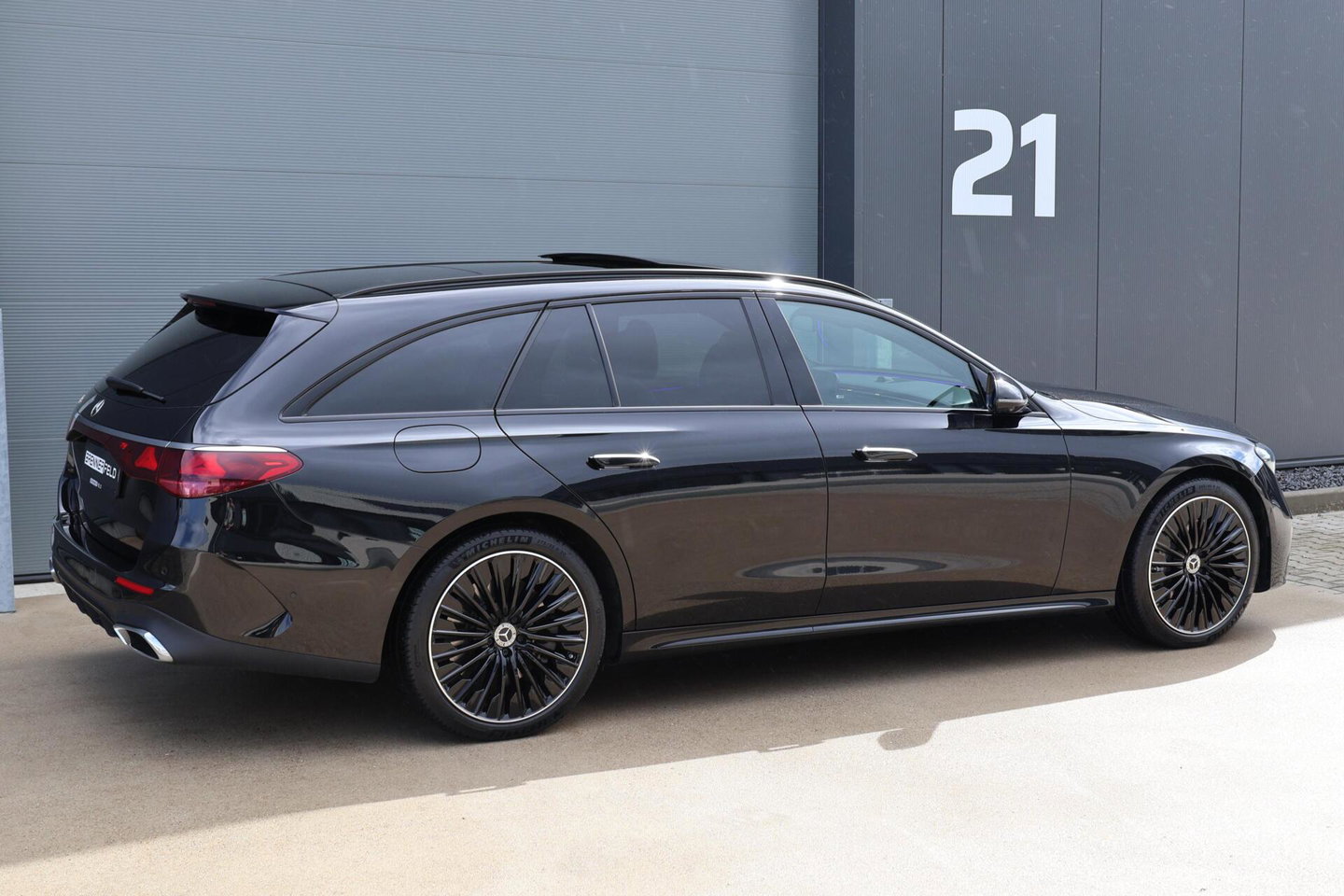 Mercedes-Benz E-Klasse Estate 300 e AMG Line / Panoramadak / Memory Stoelen / Hyperscreen / Keyless-Go / Burmester 3D Surround