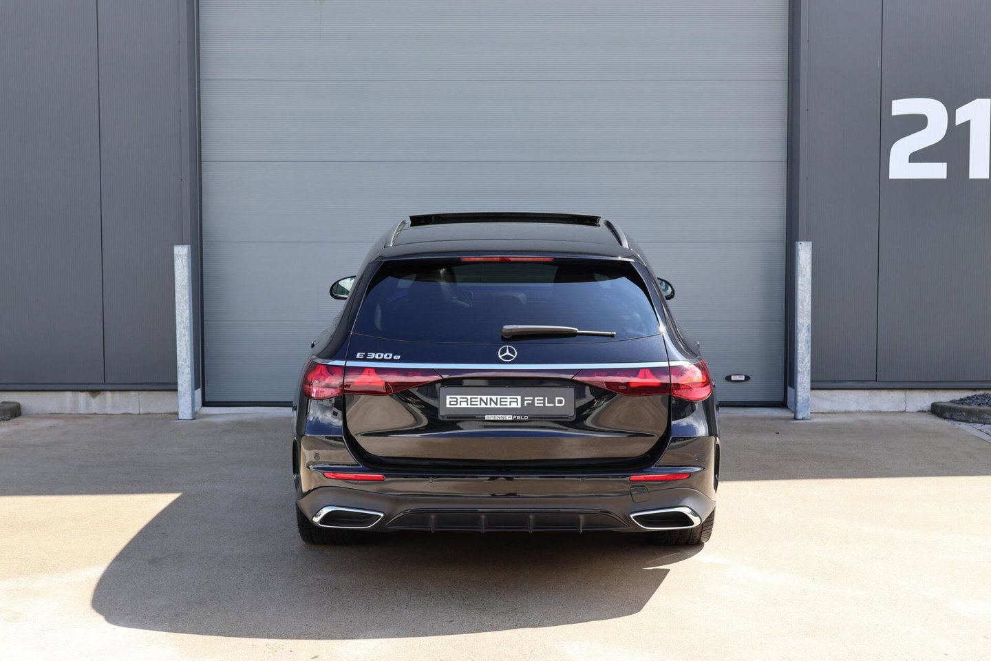 Mercedes-Benz E-Klasse Estate 300 e AMG Line / Panoramadak / Memory Stoelen / Hyperscreen / Keyless-Go / Burmester 3D Surround
