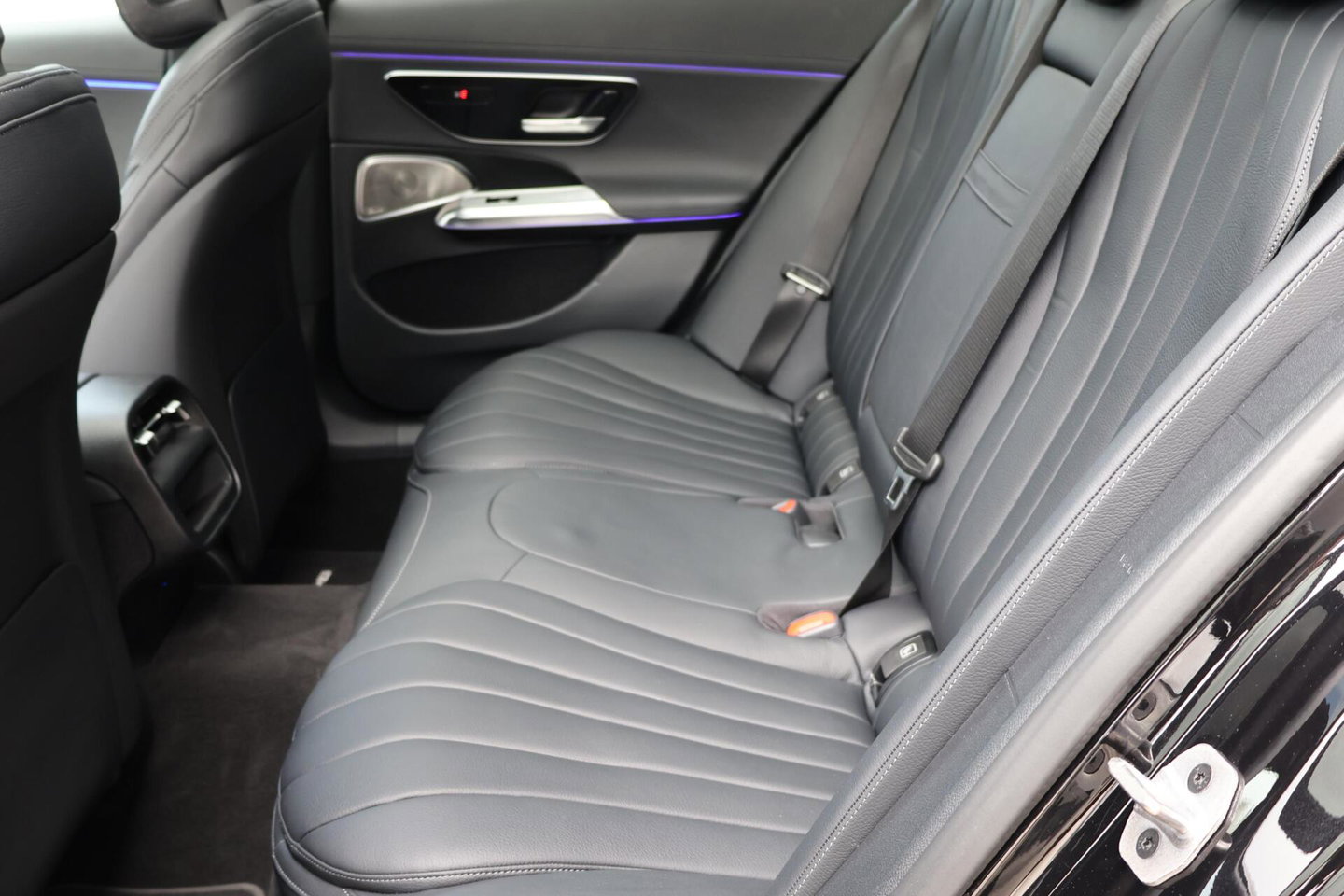 Mercedes-Benz E-Klasse Estate 300 e AMG Line / Panoramadak / Memory Stoelen / Hyperscreen / Keyless-Go / Burmester 3D Surround