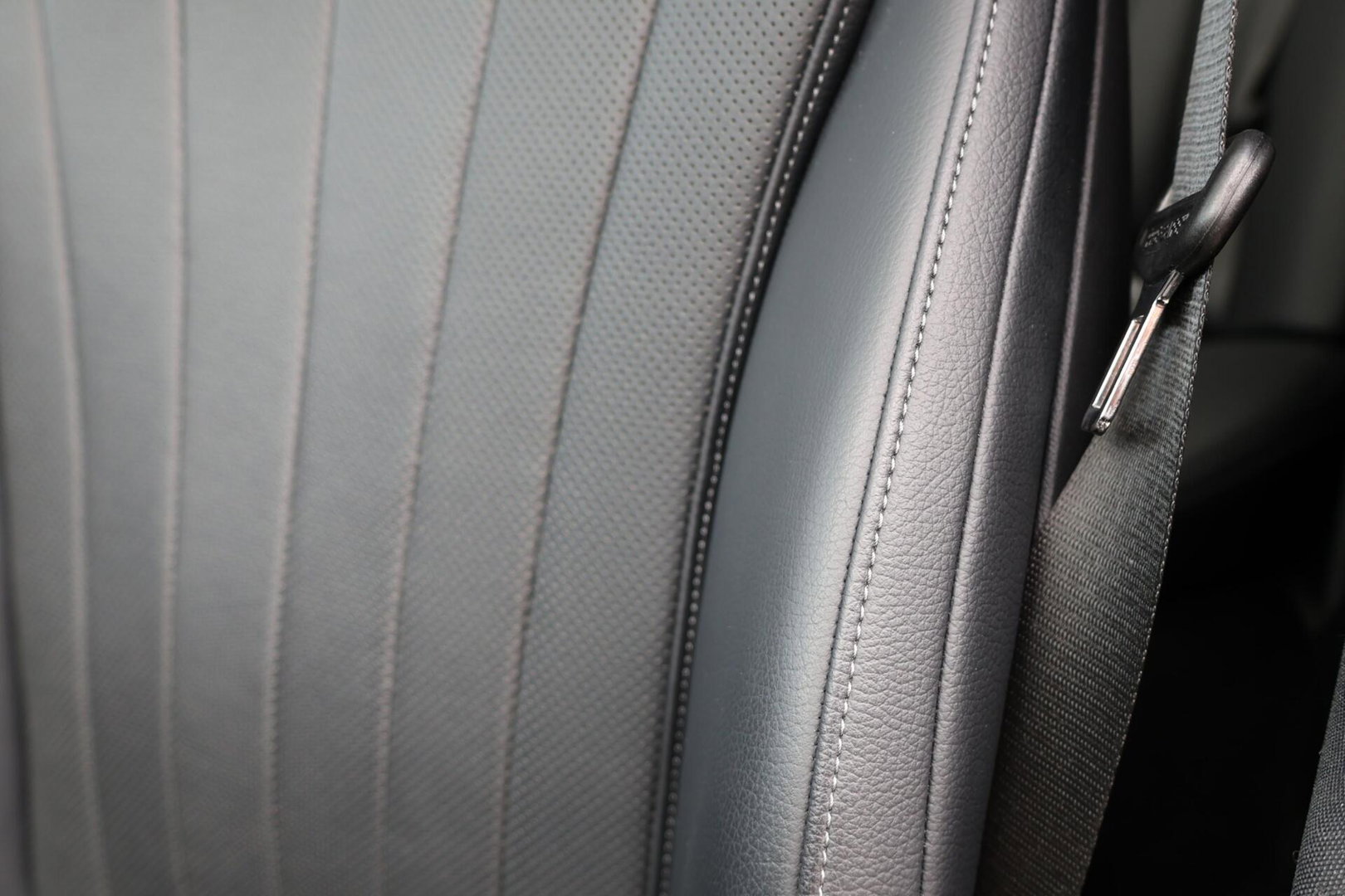 Mercedes-Benz E-Klasse Estate 300 e AMG Line / Panoramadak / Memory Stoelen / Hyperscreen / Keyless-Go / Burmester 3D Surround