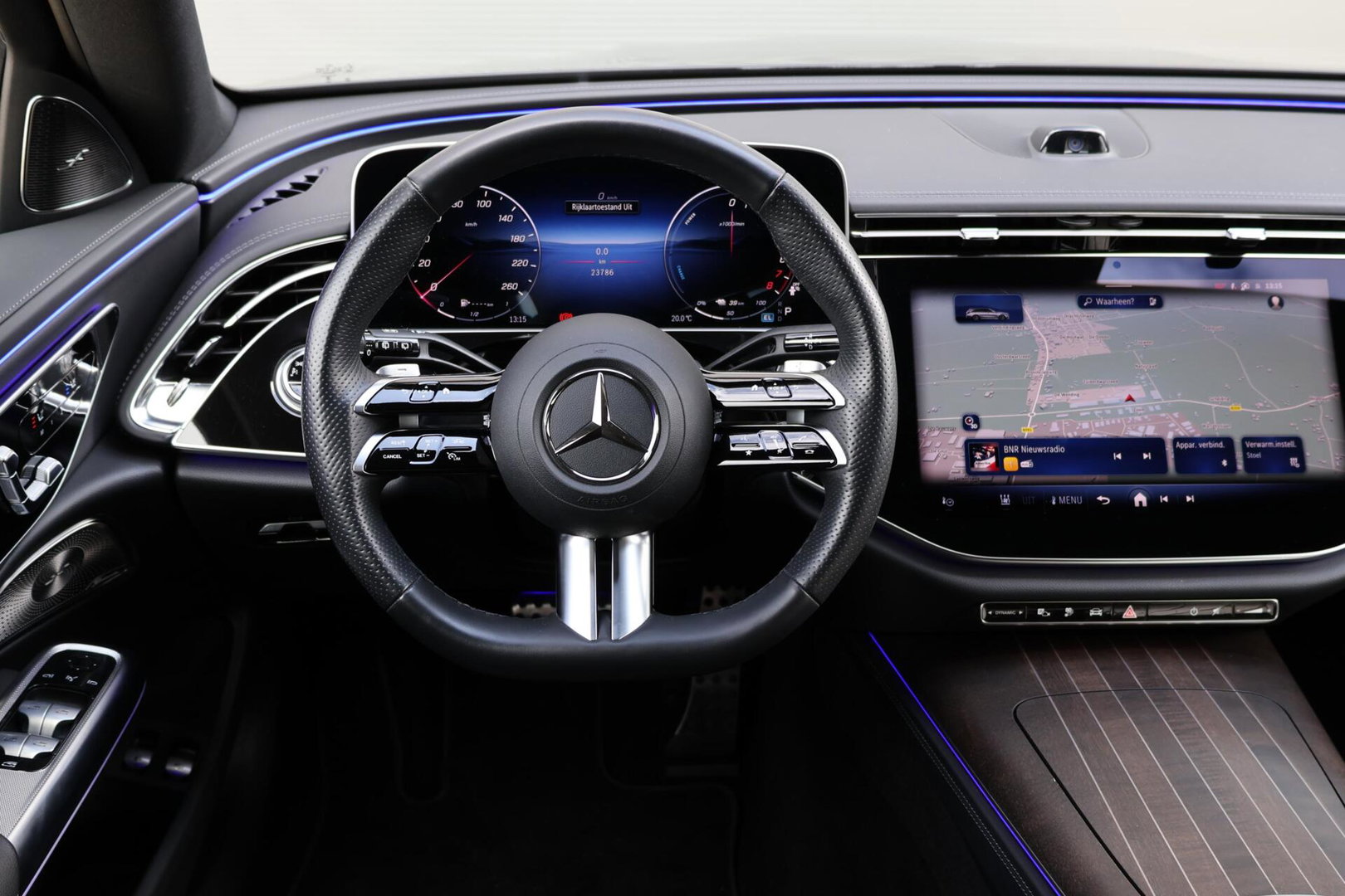 Mercedes-Benz E-Klasse Estate 300 e AMG Line / Panoramadak / Memory Stoelen / Hyperscreen / Keyless-Go / Burmester 3D Surround