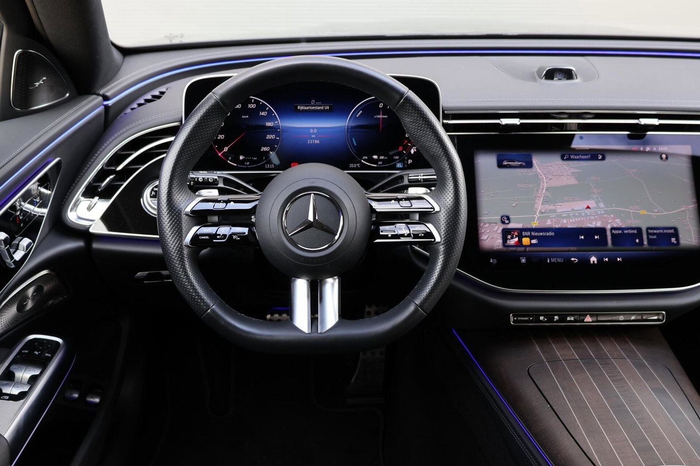 Mercedes-Benz E-Klasse Estate 300 e AMG Line / Panoramadak / Memory Stoelen / Hyperscreen / Keyless-Go / Burmester 3D Surround