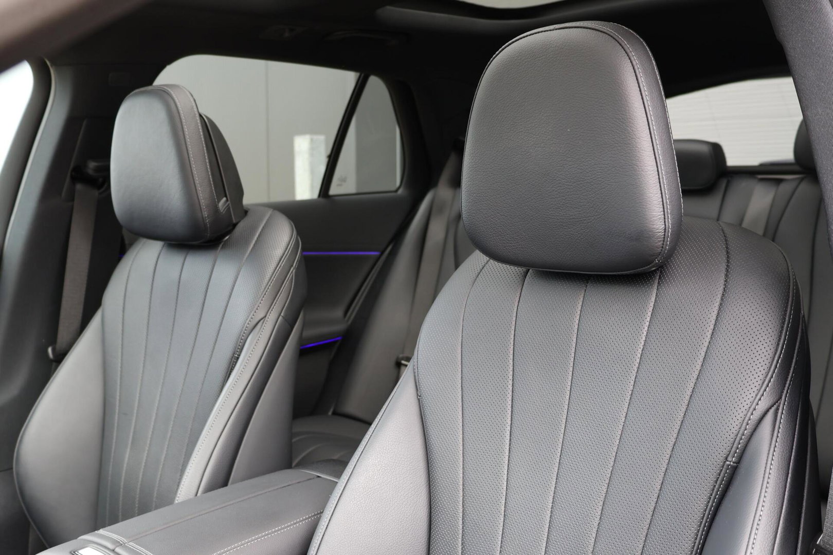 Mercedes-Benz E-Klasse Estate 300 e AMG Line / Panoramadak / Memory Stoelen / Hyperscreen / Keyless-Go / Burmester 3D Surround