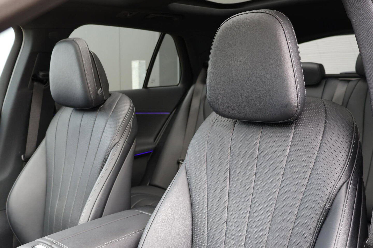 Mercedes-Benz E-Klasse Estate 300 e AMG Line / Panoramadak / Memory Stoelen / Hyperscreen / Keyless-Go / Burmester 3D Surround