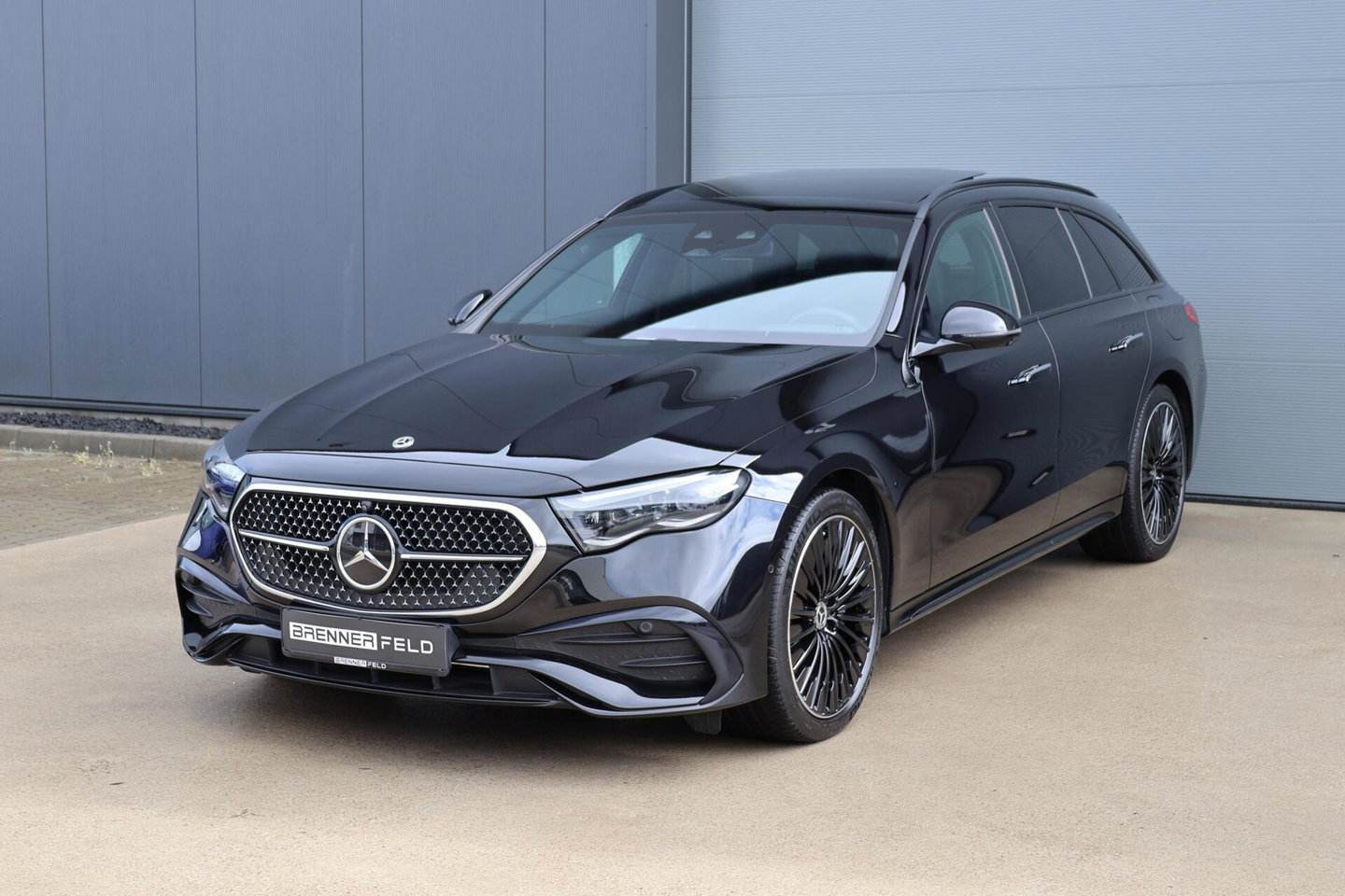 Mercedes-Benz E-Klasse Estate 300 e AMG Line / Panoramadak / Memory Stoelen / Hyperscreen / Keyless-Go / Burmester 3D Surround