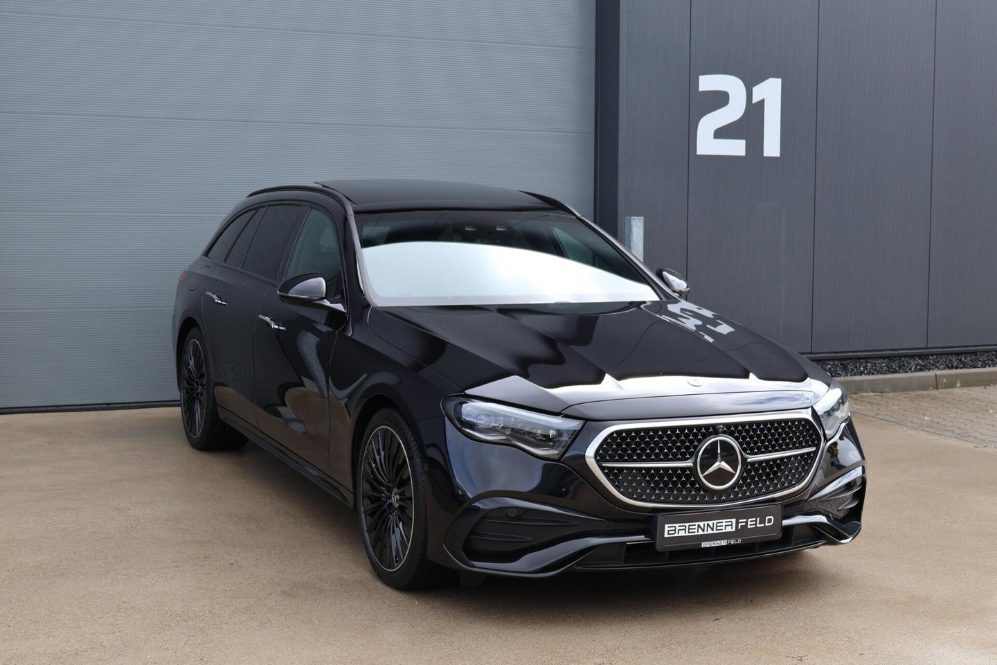 Mercedes-Benz E-Klasse Estate 300 e AMG Line / Panoramadak / Memory Stoelen / Hyperscreen / Keyless-Go / Burmester 3D Surround