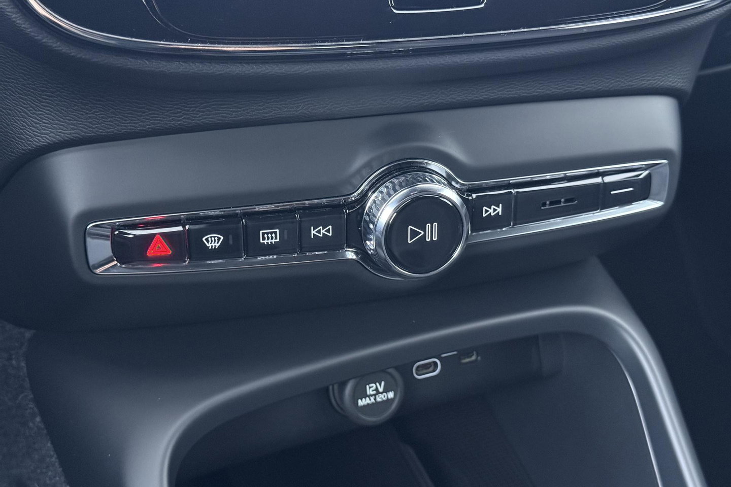 Volvo EX40 Single Motor Extended Range Plus | 82 kWh | Harman/Kardon | 360° Camera | BLIS | Stoel+Stuurverwarming | ACC