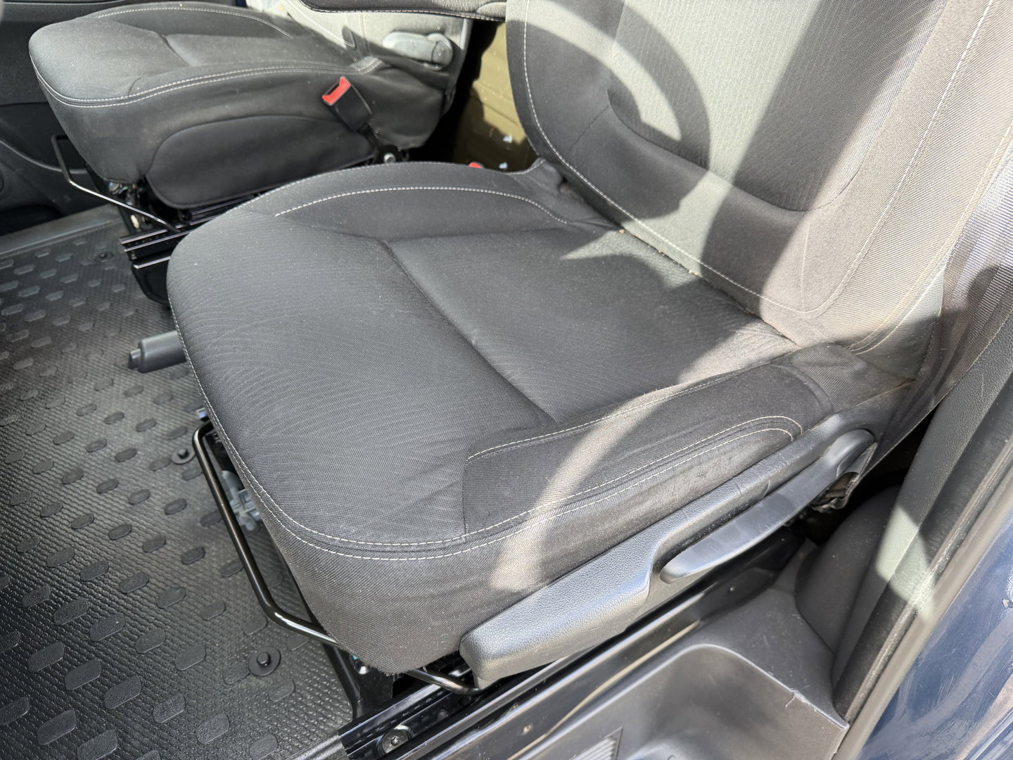 Renault Trafic 2.0 dCi automaat 145pk T29 L2H1 Luxe / vaste prijs rijklaar € 17.650 ex btw / euro 6 / bpm vrij / blauw metallic / comfort stoelen / trekhaak / airco / cruise / navigatie