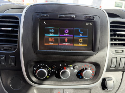 Renault Trafic 2.0 dCi automaat 145pk T29 L2H1 Luxe / vaste prijs rijklaar € 17.650 ex btw / euro 6 / bpm vrij / blauw metallic / comfort stoelen / trekhaak / airco / cruise / navigatie