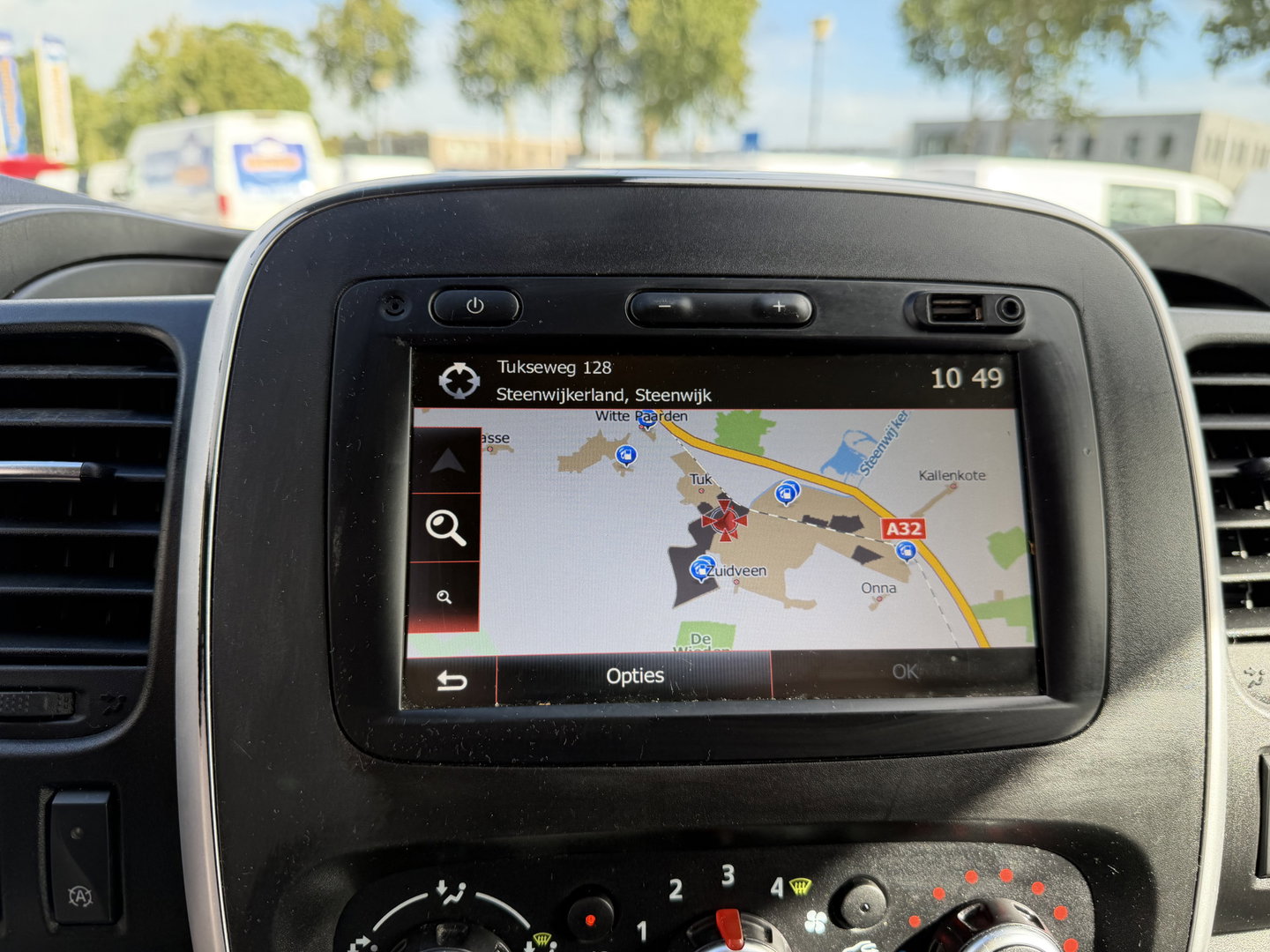 Renault Trafic 2.0 dCi automaat 145pk T29 L2H1 Luxe / vaste prijs rijklaar € 17.650 ex btw / euro 6 / bpm vrij / blauw metallic / comfort stoelen / trekhaak / airco / cruise / navigatie