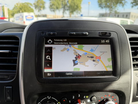 Renault Trafic 2.0 dCi automaat 145pk T29 L2H1 Luxe / vaste prijs rijklaar € 17.650 ex btw / euro 6 / bpm vrij / blauw metallic / comfort stoelen / trekhaak / airco / cruise / navigatie