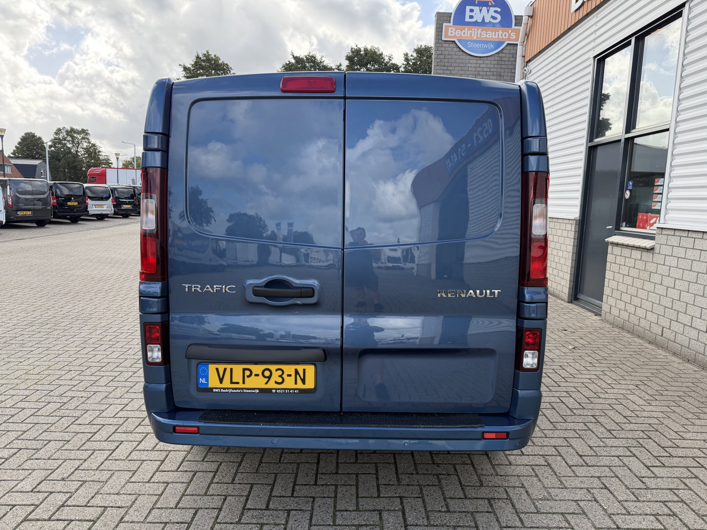 Renault Trafic 2.0 dCi automaat 145pk T29 L2H1 Luxe / vaste prijs rijklaar € 17.650 ex btw / euro 6 / bpm vrij / blauw metallic / comfort stoelen / trekhaak / airco / cruise / navigatie